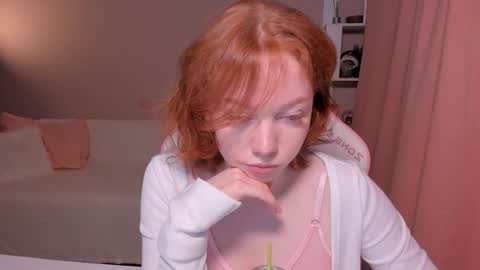 Snapshot of honeyautumn chatting on 03.08.25 honeyautumn online show from 03.08.25