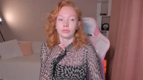 Snapshot of honeyautumn chatting on 10.04.25 honeyautumn online show from 10.04.25