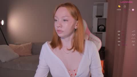 Snapshot of honeyautumn chatting on 10.12.25 honeyautumn online show from 10.12.25