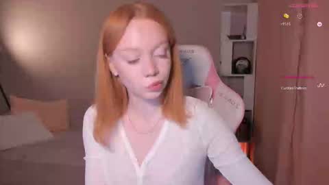 Snapshot of honeyautumn chatting on 10.19.25 honeyautumn online show from 10.19.25