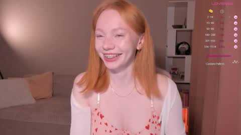 Snapshot of honeyautumn chatting on 10.21.25 honeyautumn online show from 10.21.25