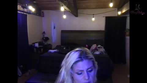 honeybuhnny online show from 04.01.26