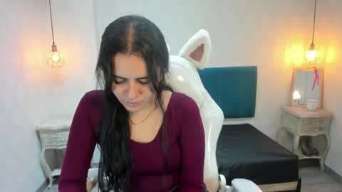 Snapshot of honeybuu_ chatting on 06.10.26 Emily online show from 06.10.26
