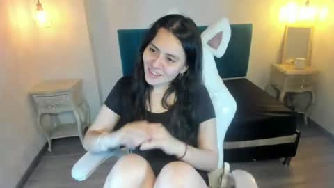 Snapshot of honeybuu_ chatting on 07.02.26 Emily online show from 07.02.26