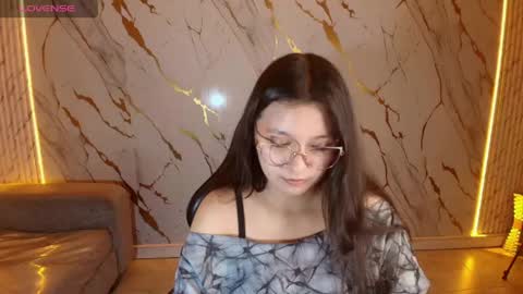 Snapshot of honeydoll_tf chatting on 05.25.26 honeydoll_tf online show from 05.25.26
