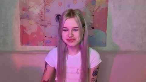 Snapshot of honeygold__ chatting on 11.30.25 Lisa online show from 11.30.25