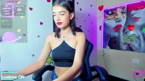 Snapshot of honeyluxe_ chatting on 06.18.26 HONEY LUXE online show from 06.18.26