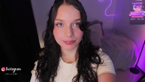 Snapshot of honeymoontea chatting on 04.28.26 online show from 04.28.26