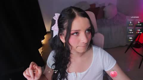 Snapshot of honeymoontea chatting on 06.12.26 online show from 06.12.26