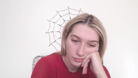 Snapshot of honeyveil chatting on 10.25.25 honeyveil online show from 10.25.25