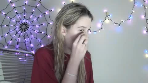 Snapshot of honeyveil chatting on 11.29.25 honeyveil online show from 11.29.25