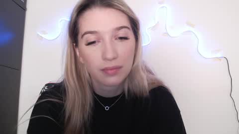 honeyveil online show from 03.12.26