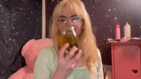 Snapshot of honeyxlimbed chatting on 12.14.24 Emi Rose online show from 12.14.24