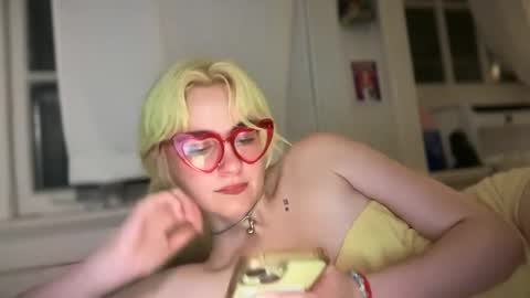 Snapshot of honeyxlimbed chatting on 09.27.25 Emi Rose online show from 09.27.25