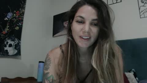 HoodHippy online show from 10.26.25