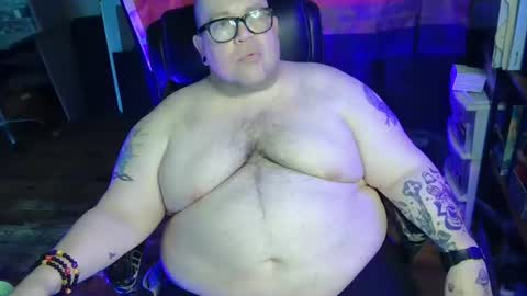 Snapshot of hoosierdaddyxl chatting on 06.25.26 Sir online show from 06.25.26