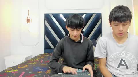 Snapshot of hoot_booys_ chatting on 11.20.25 hoot_booys_ online show from 11.20.25