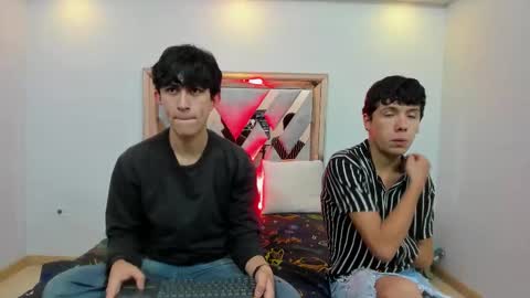 Snapshot of hoot_booys_ chatting on 11.24.25 hoot_booys_ online show from 11.24.25