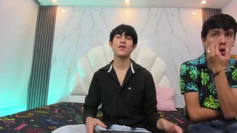 Snapshot of hoot_booys_ chatting on 12.04.25 hoot_booys_ online show from 12.04.25