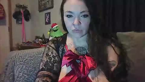 Snapshot of horneygirl88ddd chatting on 12.15.25 horneygirl88ddd online show from 12.15.25