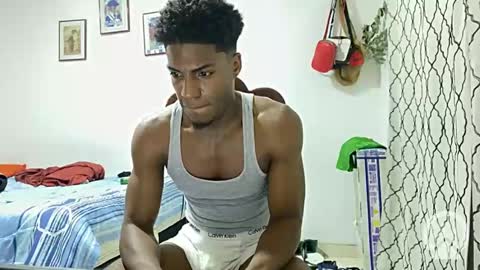 Snapshot of horneyguy2399 chatting on 01.05.25 sugarbaby online show from 01.05.25