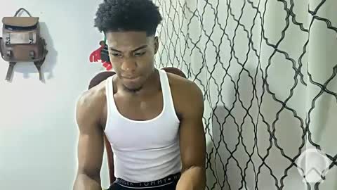 Snapshot of horneyguy2399 chatting on 01.14.25 sugarbaby online show from 01.14.25