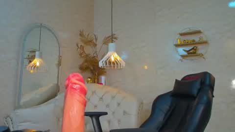 Snapshot of horny_curlss chatting on 06.30.26 Horny Curls online show from 06.30.26