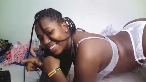 Snapshot of horny_cutiey chatting on 04.12.26 cutiey online show from 04.12.26