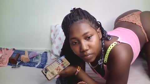 Snapshot of horny_cutiey chatting on 04.12.26 cutiey online show from 04.12.26