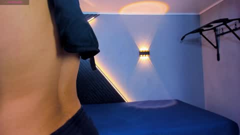 horny_nick18 online show from 04.10.26