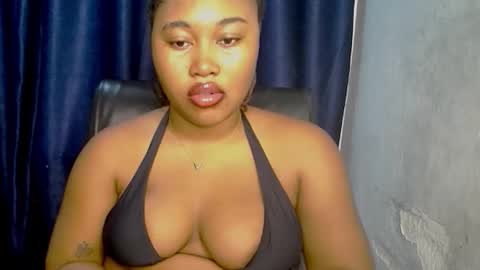 Snapshot of horny_temptation_ chatting on 11.23.25 Miss Zanele online show from 11.23.25
