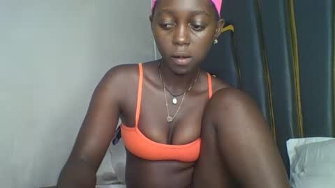 Snapshot of hornybella84 chatting on 11.17.25 Bella online show from 11.17.25