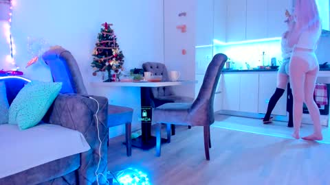 Alex and Rosie online show from 12.22.24