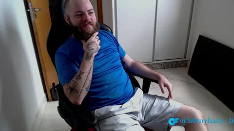 Snapshot of hornyhairy_bi chatting on 04.24.26 Harry online show from 04.24.26