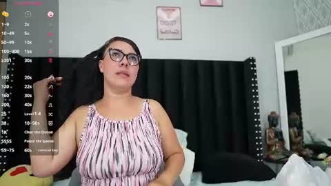 Snapshot of hornylatimommy chatting on 06.29.26 Natasha online show from 06.29.26