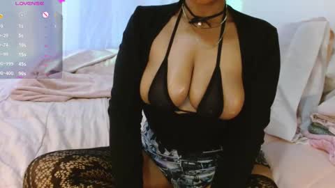 Snapshot of hornylittlehoney chatting on 03.04.25 Horny Little Honey online show from 03.04.25