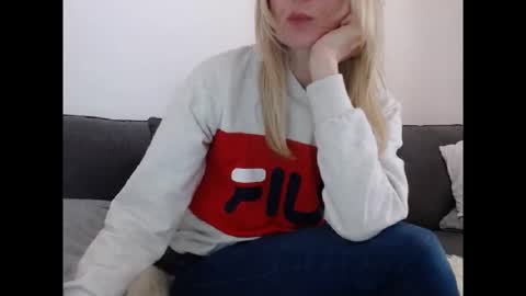 Snapshot of hornyssima chatting on 05.17.26 Hornyssima online show from 05.17.26