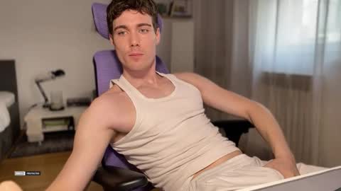 hornytwunk01 online show from 12.18.25