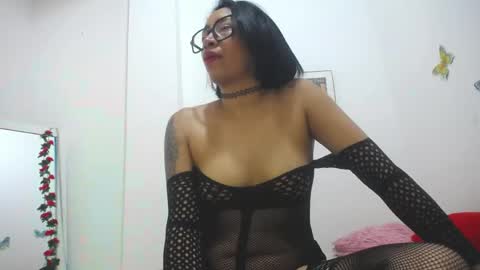 Snapshot of hornywife_ chatting on 05.12.26 Agatha online show from 05.12.26