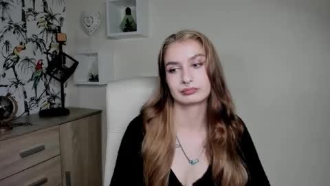 NINA online show from 10.08.25