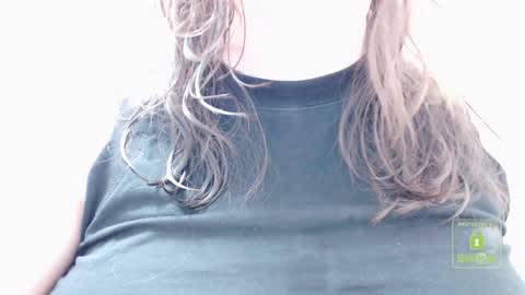 Snapshot of hot_and_pretty chatting on 01.19.25 Lila online show from 01.19.25