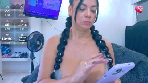 Snapshot of hot_beauty__ chatting on 11.08.25 VALENTINA online show from 11.08.25