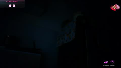 Snapshot of hot_beauty__ chatting on 11.19.25 VALENTINA online show from 11.19.25