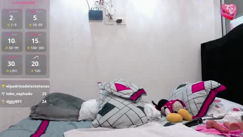 Snapshot of hot_beauty__ chatting on 05.26.26 VALENTINA online show from 05.26.26