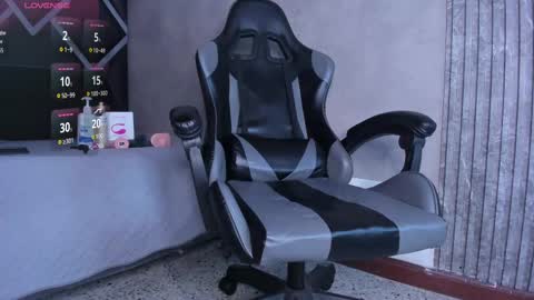 Snapshot of hot_boy_04 chatting on 10.03.25 hot boy 04 online show from 10.03.25