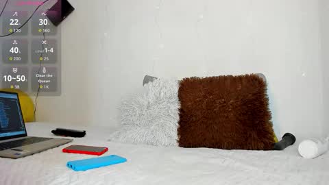 Snapshot of hot_boy_04 chatting on 11.04.25 hot boy 04 online show from 11.04.25