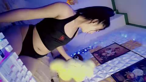 its me CLAUDIA online show from 02.13.25