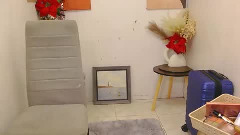 Snapshot of hot_daniela090393 chatting on 11.24.25 DANIELA online show from 11.24.25