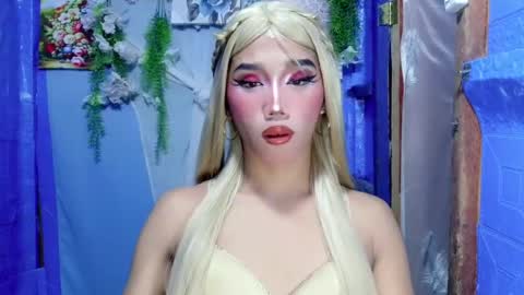 Snapshot of hot_khianna chatting on 04.22.26 Khianna online show from 04.22.26