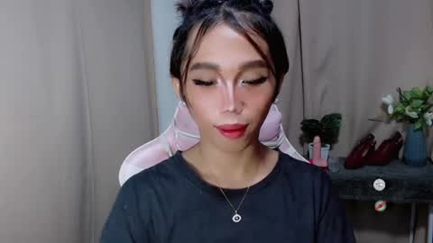 Snapshot of hot_khianna chatting on 05.06.26 Khianna online show from 05.06.26